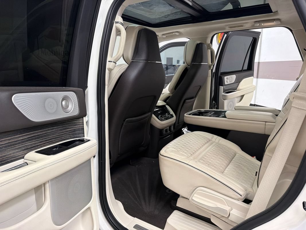 Used 2020 Lincoln Navigator Black Label w/ Cargo Convenience Package AWD/4WD image 34