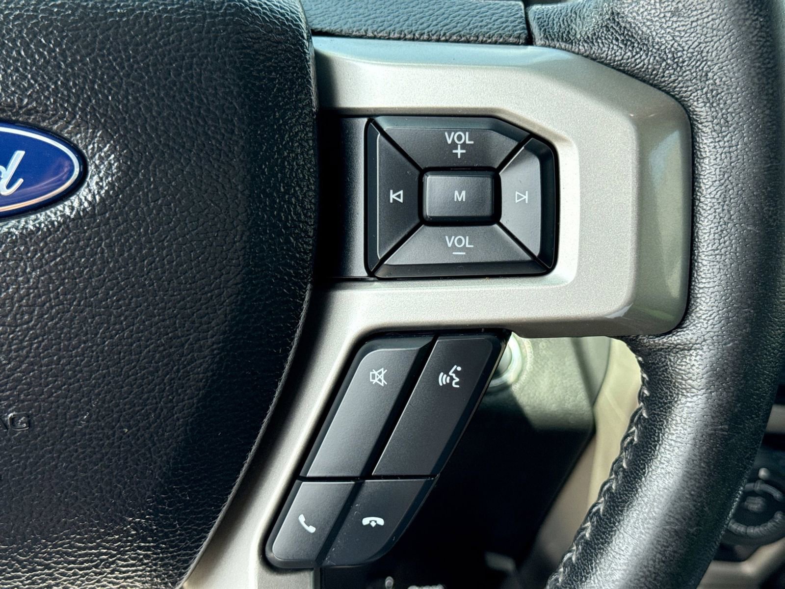 Used 2017 Ford F150 Lariat w/ Equipment Group 502A Luxury AWD/4WD image 30