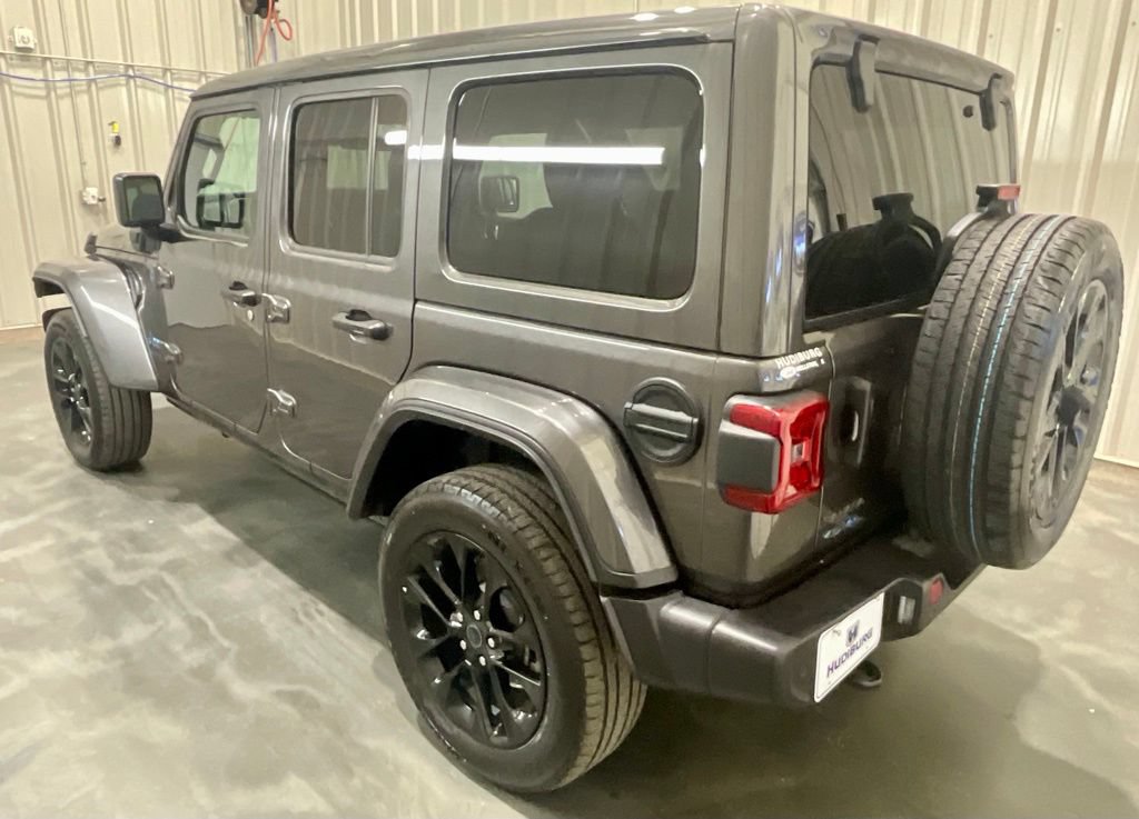 Used 2025 Jeep Wrangler Unlimited Sahara w/ Safety Group AWD/4WD image 22