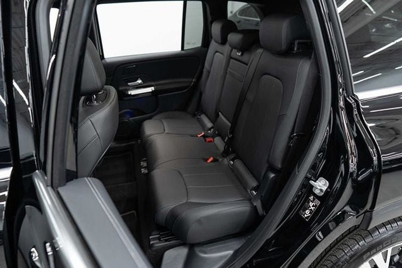Used 2024 Mercedes-Benz GLB 250 4MATIC w/ Driver Assistance Package image 32