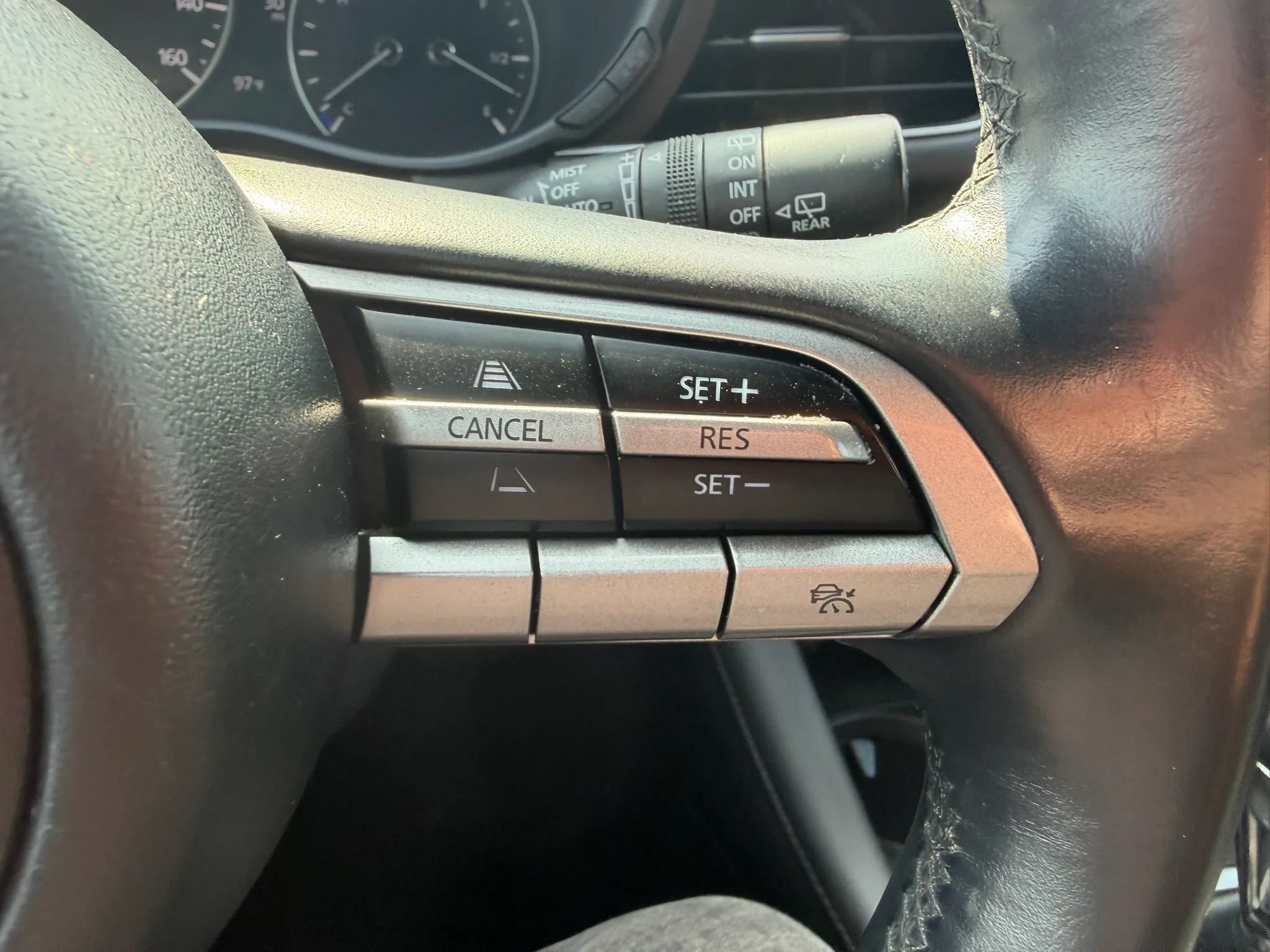 Used 2020 MAZDA MAZDA3 Hatchback FWD image 13