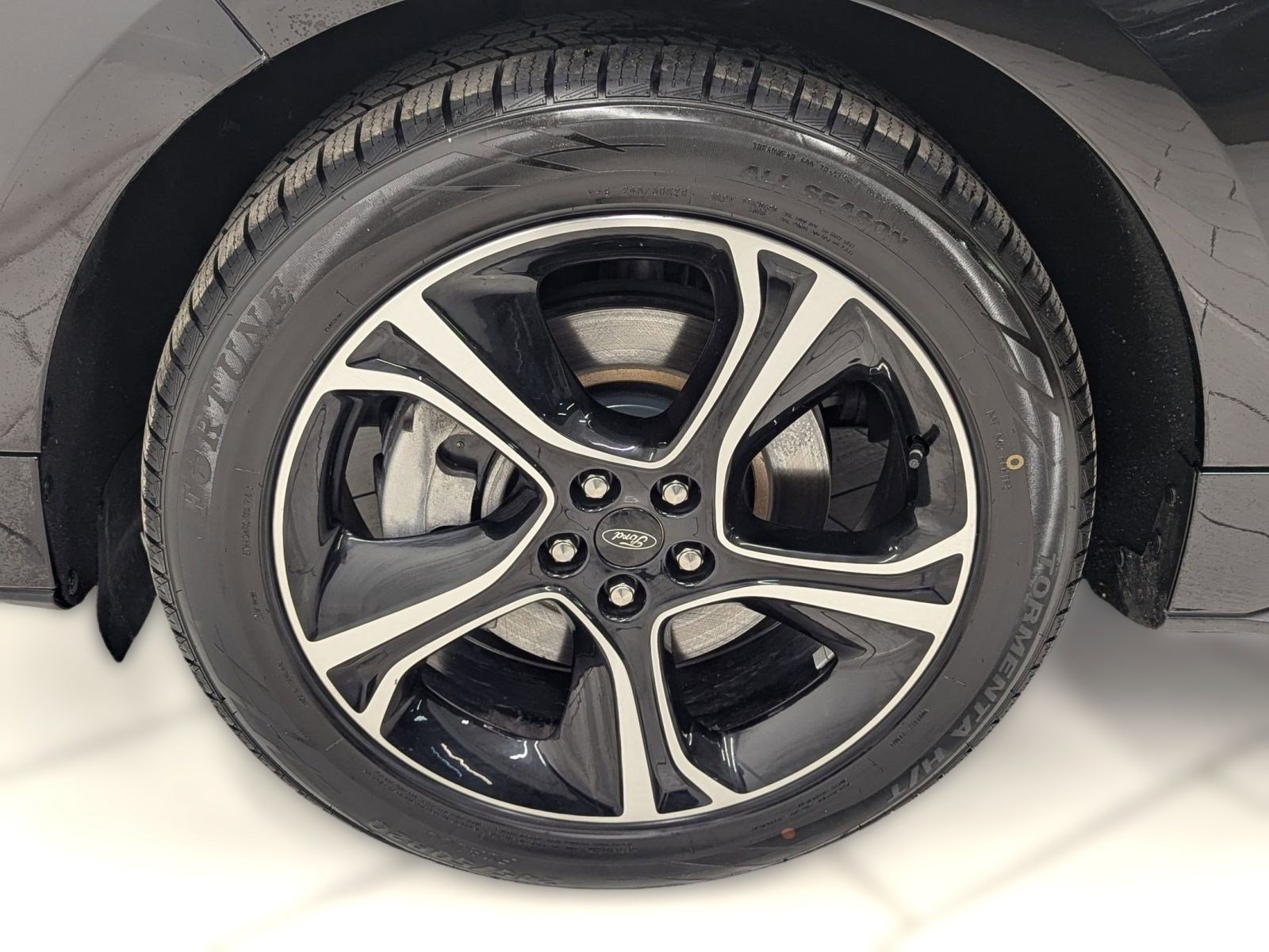 Used 2022 Ford Edge ST image 9