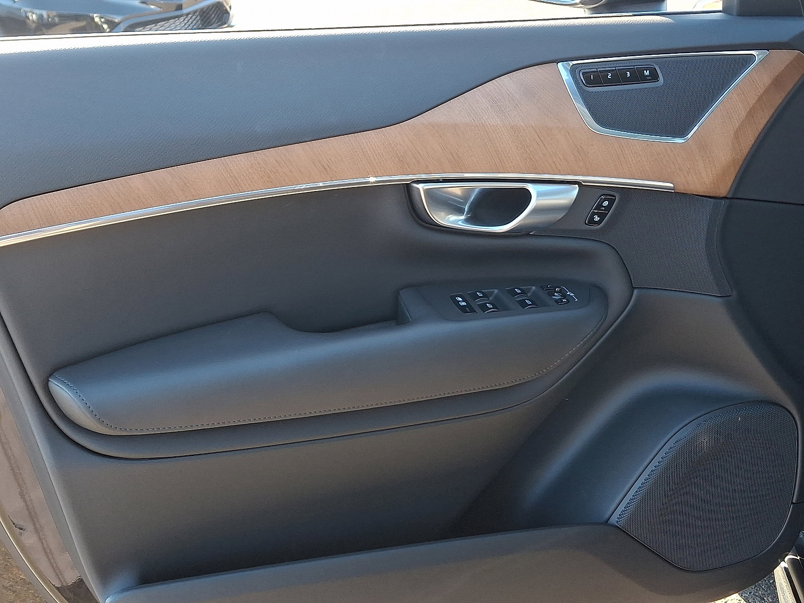 Used 2024 Volvo XC90 B6 Plus w/ Protection Package Premier image 12