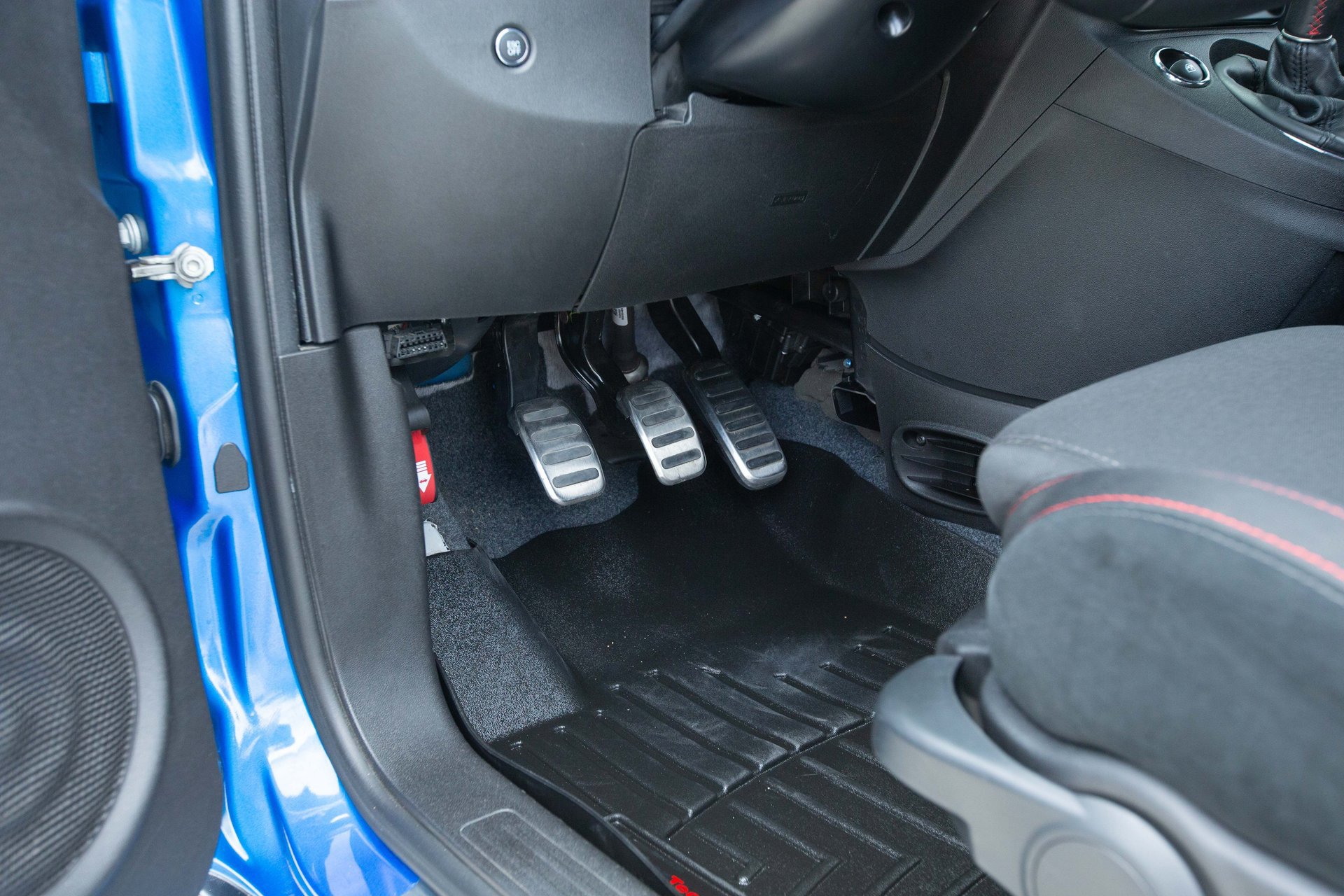 Used 2018 FIAT 500 Abarth FWD image 27