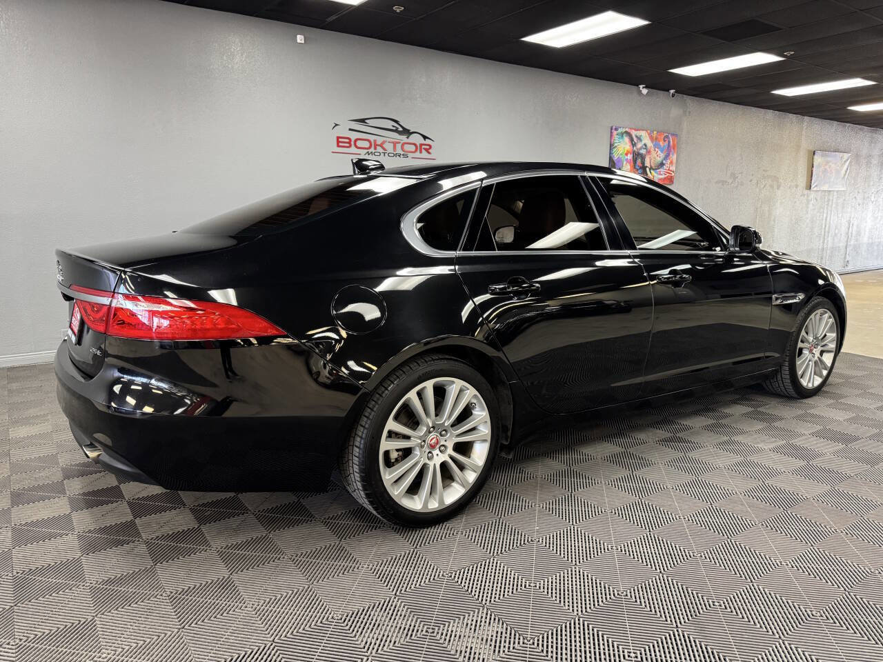 Used 2020 Jaguar XF Premium image 15