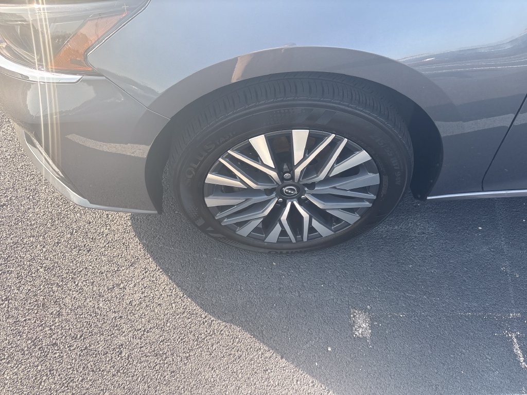 Used 2024 Nissan Altima 2.5 SV AWD/4WD image 10