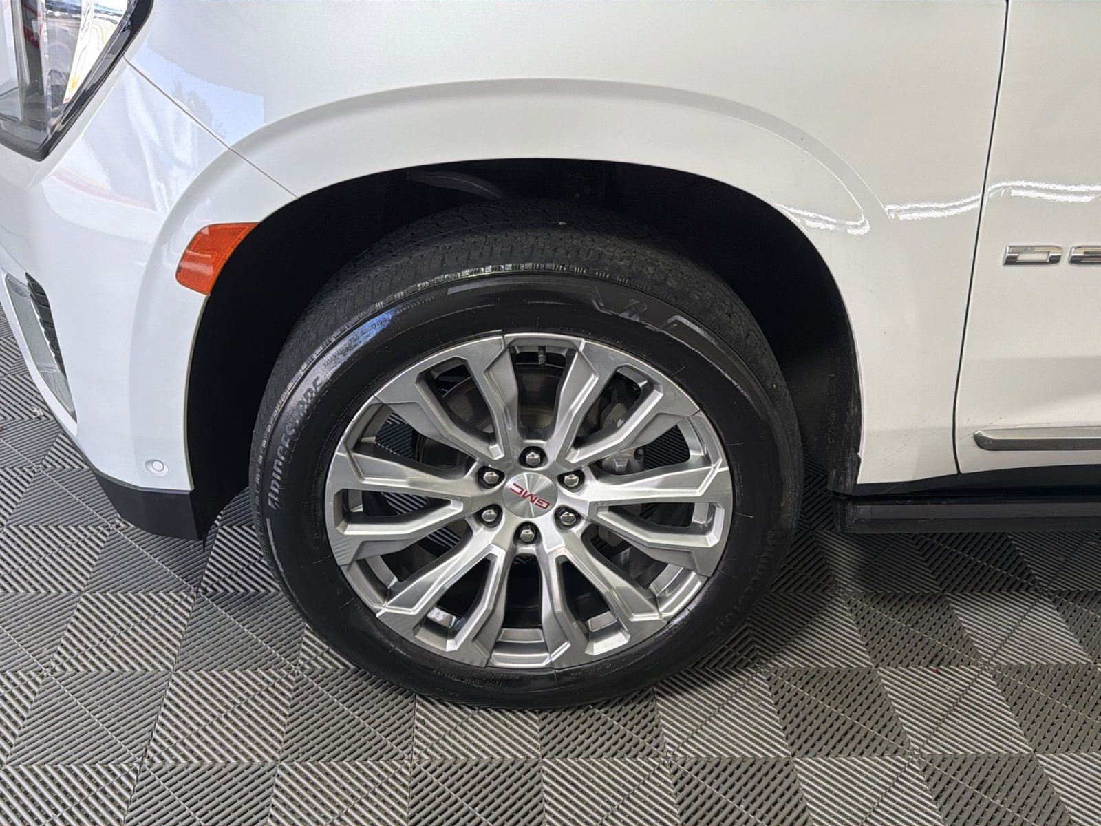 Used 2023 GMC Yukon XL Denali w/ Advanced Technology Package image 12