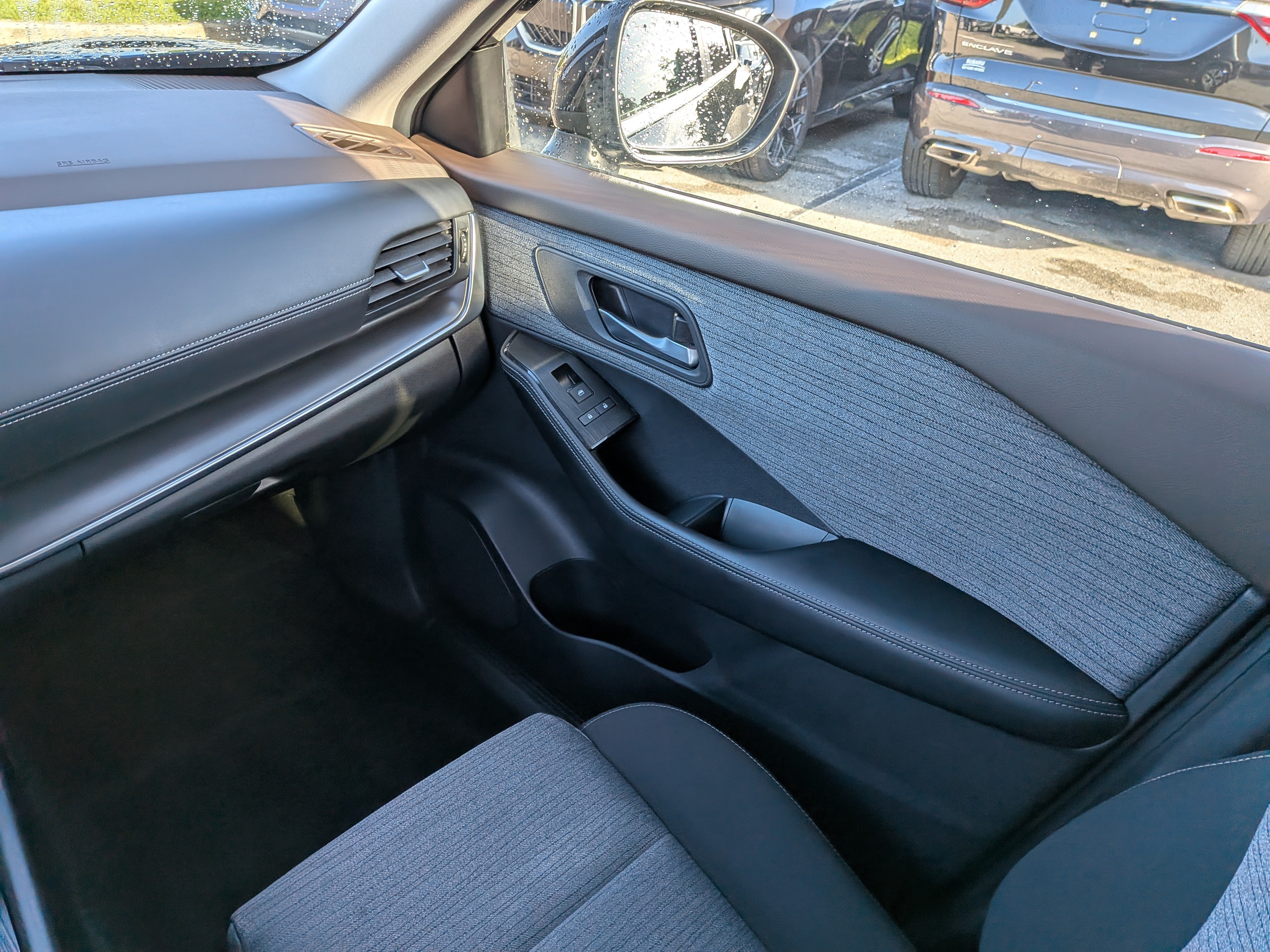 Used 2023 Nissan Rogue SV AWD/4WD image 18