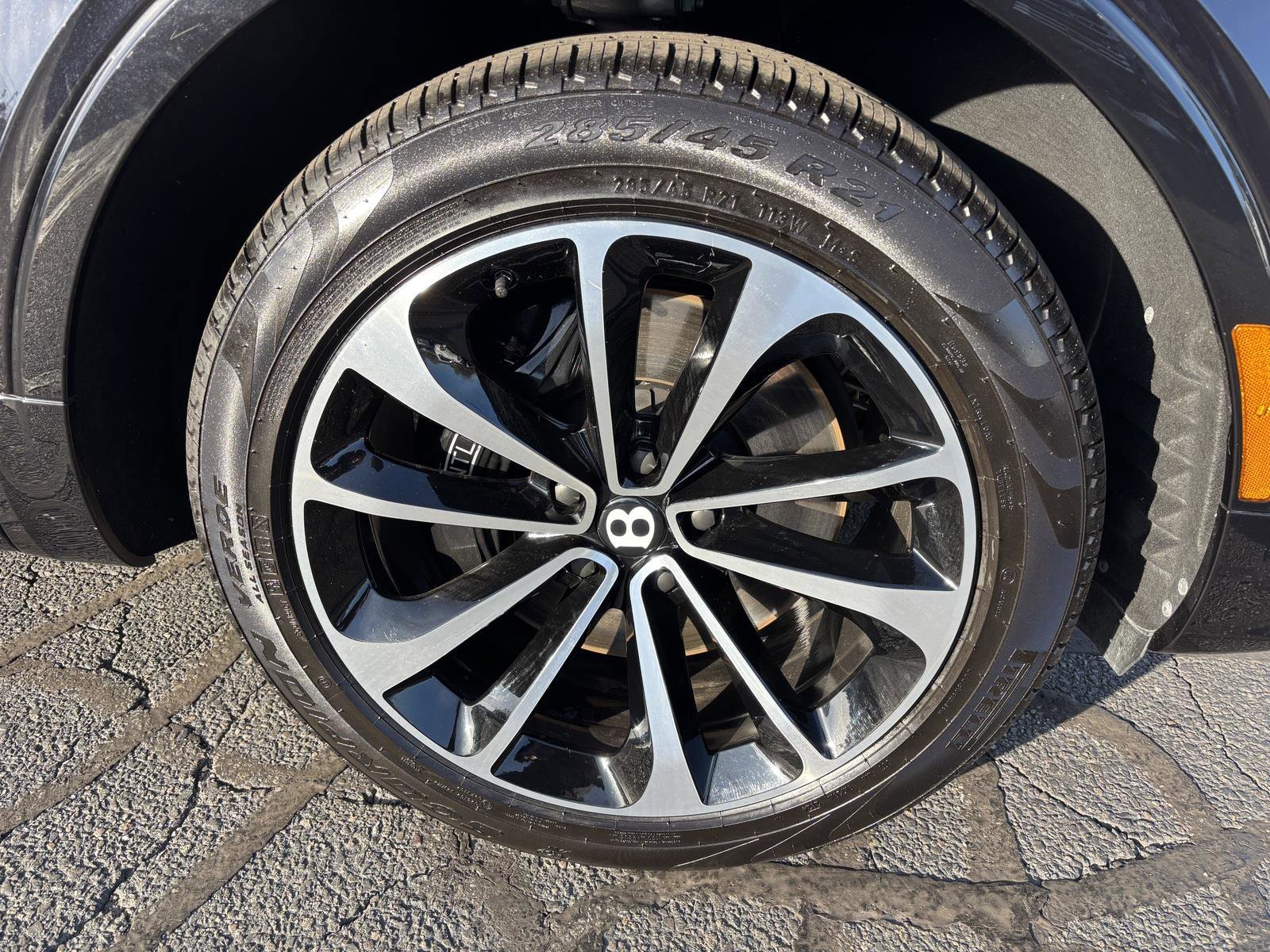 Used 2022 Bentley Bentayga image 33