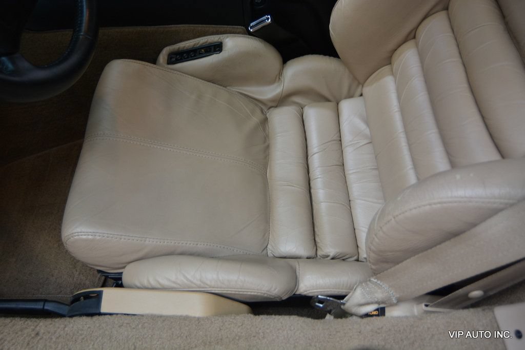 Used 1992 Chevrolet Corvette Coupe RWD image 15