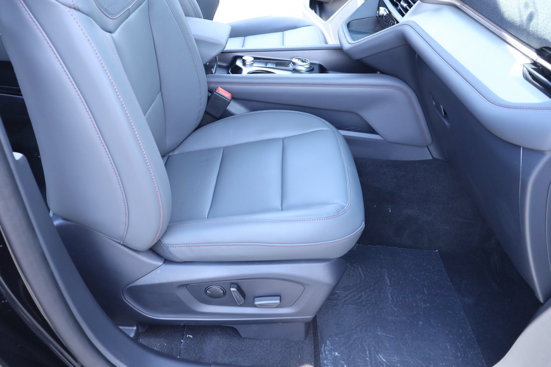 New 2026 Ford Explorer Active w/ Active Comfort Package AWD/4WD image 15