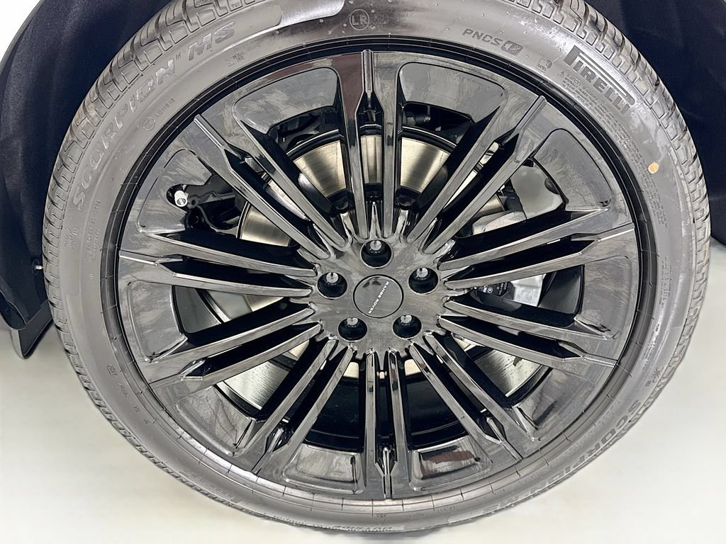 New 2026 Land Rover Range Rover Long Wheelbase SE AWD/4WD image 30
