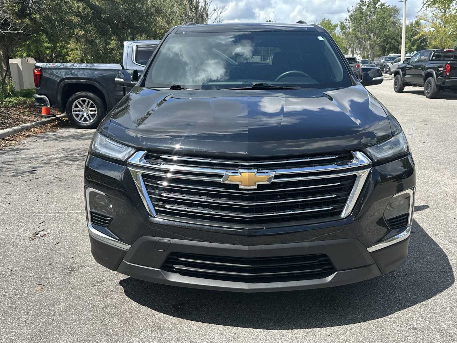 Used 2023 Chevrolet Traverse LT FWD image 9