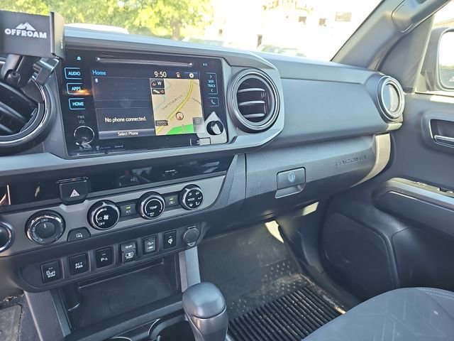 Used 2018 Toyota Tacoma TRD Sport w/ Technology Package AWD/4WD image 17