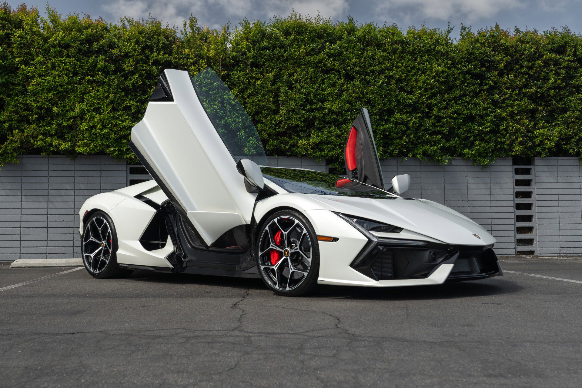 Used 2024 Lamborghini Revuelto image 14