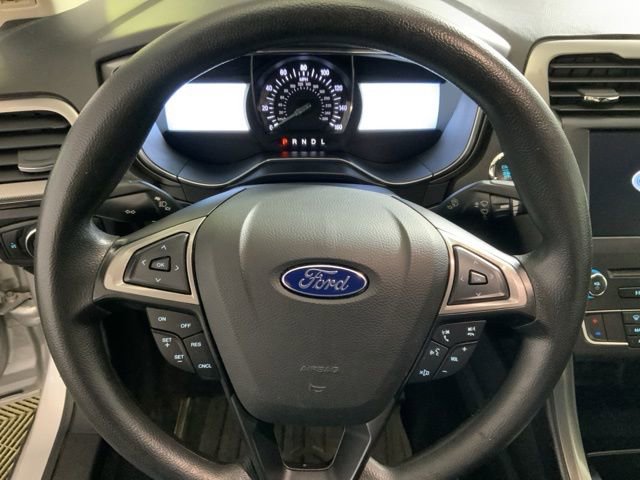 Used 2017 Ford Fusion SE w/ Fusion SE Technology Package image 18