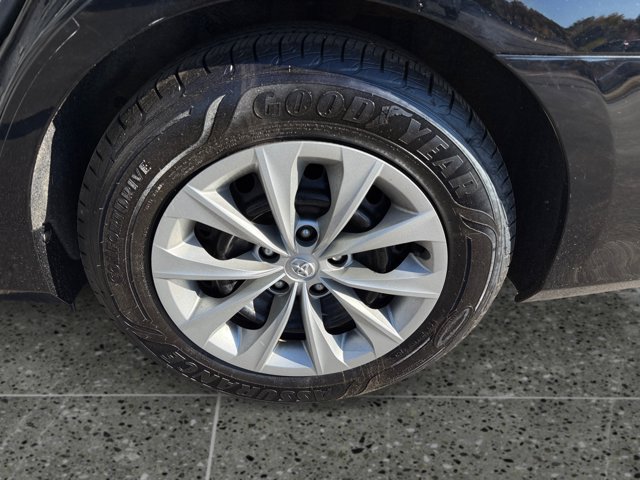 Used 2017 Toyota Camry LE FWD image 8