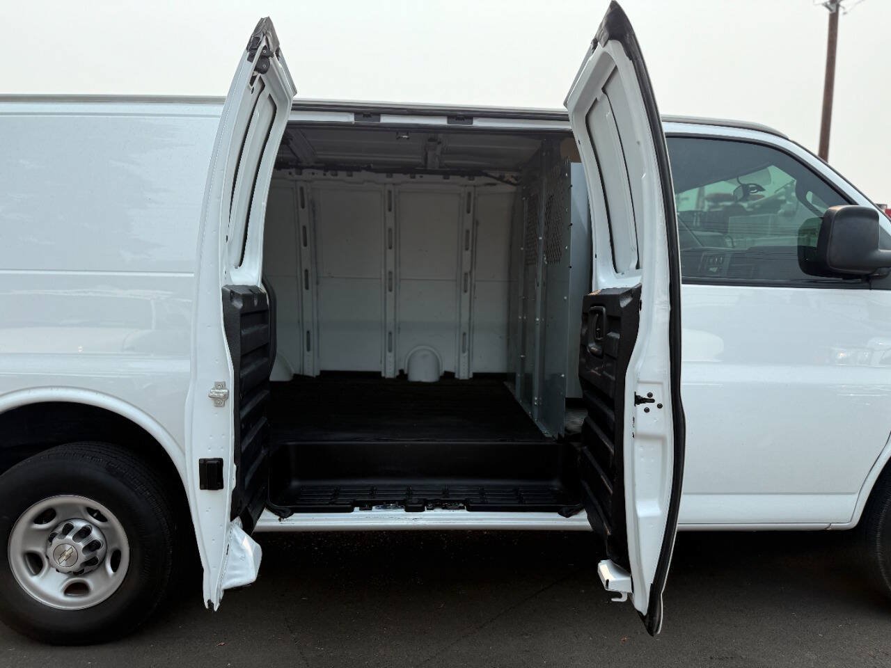 Used 2020 Chevrolet Express 2500 w/ Communications Package RWD image 3