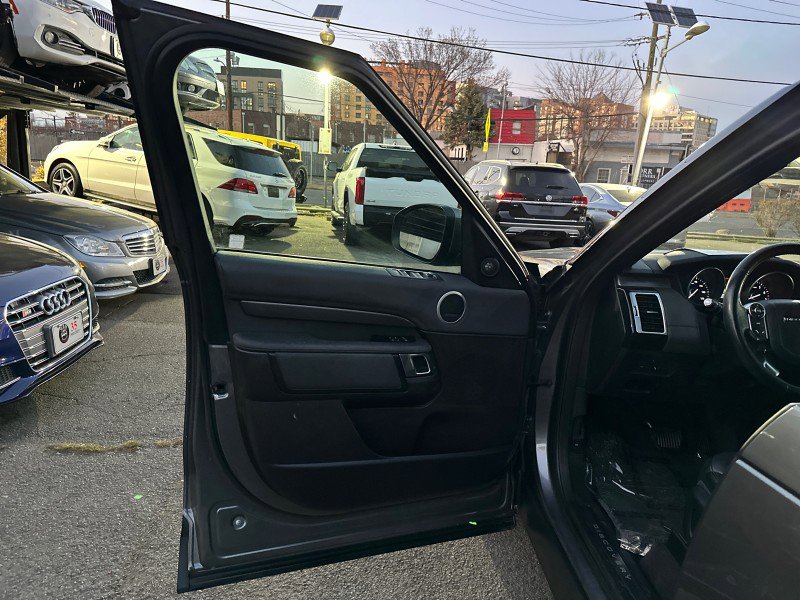 Used 2017 Land Rover Discovery HSE image 20