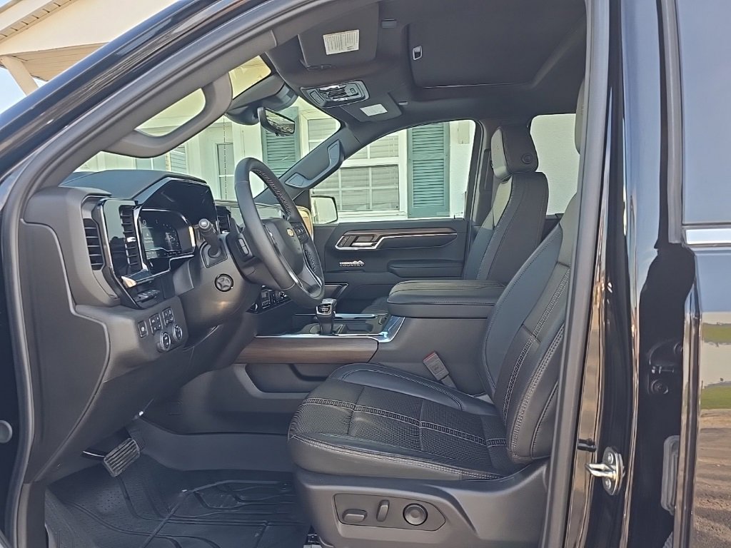 Used 2024 Chevrolet Silverado 1500 High Country w/ High Country Premium Package image 12