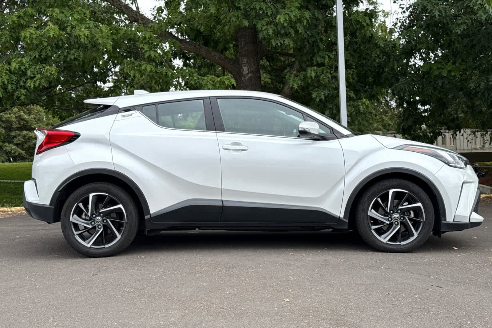 Used 2022 Toyota C-HR Limited FWD image 8