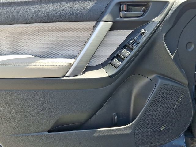 Used 2017 Subaru Forester 2.5i Premium image 14
