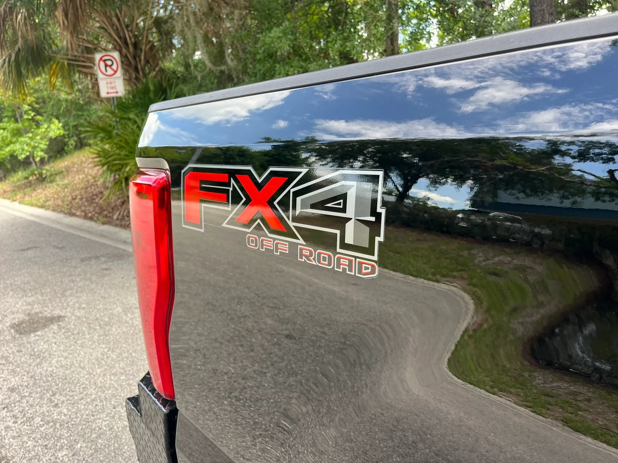 Used 2018 Ford F250 XLT w/ XLT Premium Package AWD/4WD image 11