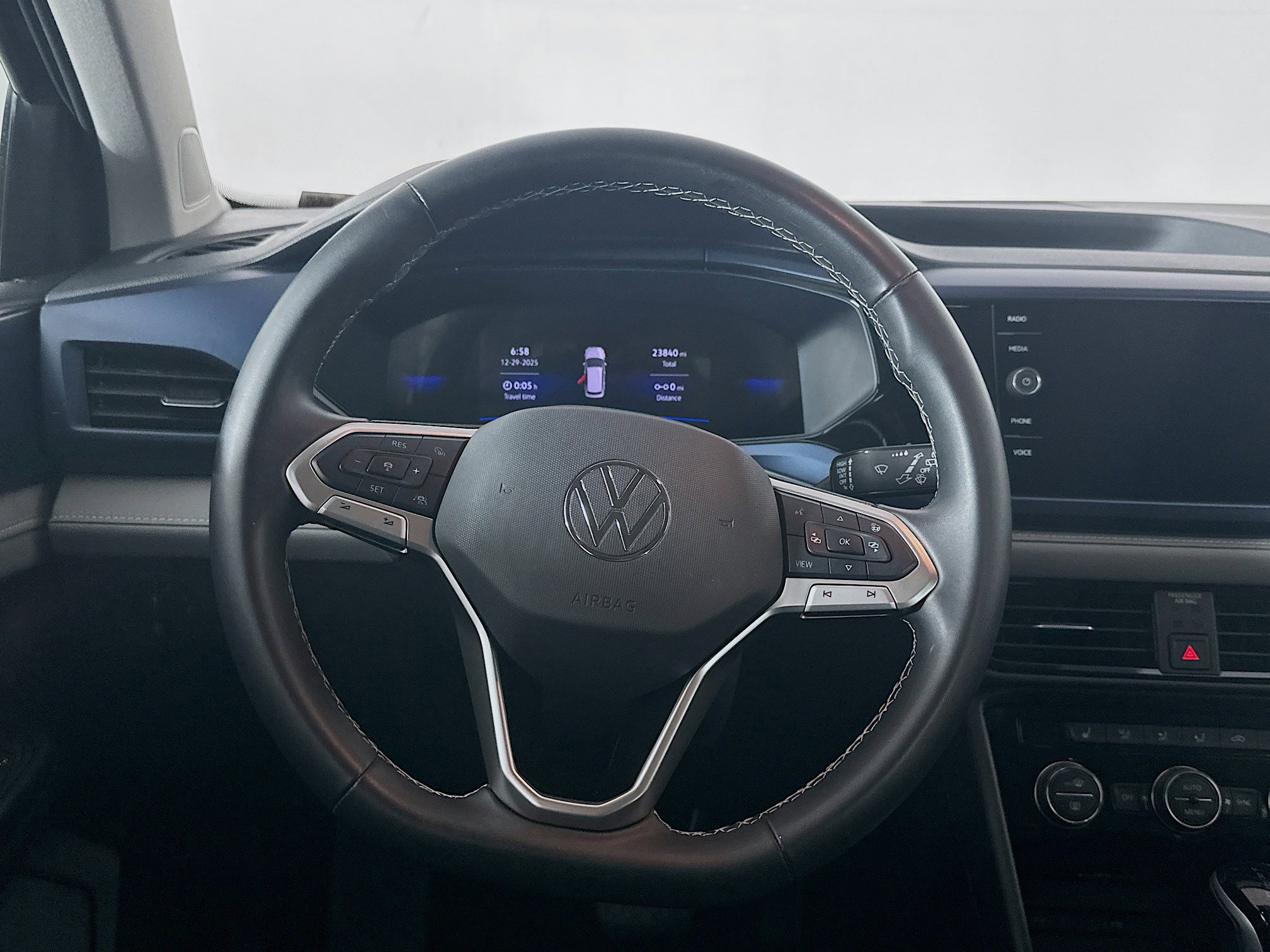 Used 2024 Volkswagen Taos SE image 17