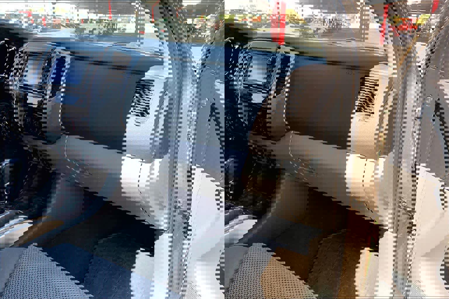 Used 2015 Toyota Tacoma 4x4 Access Cab V6 w/ TRD Off-Road Package image 19