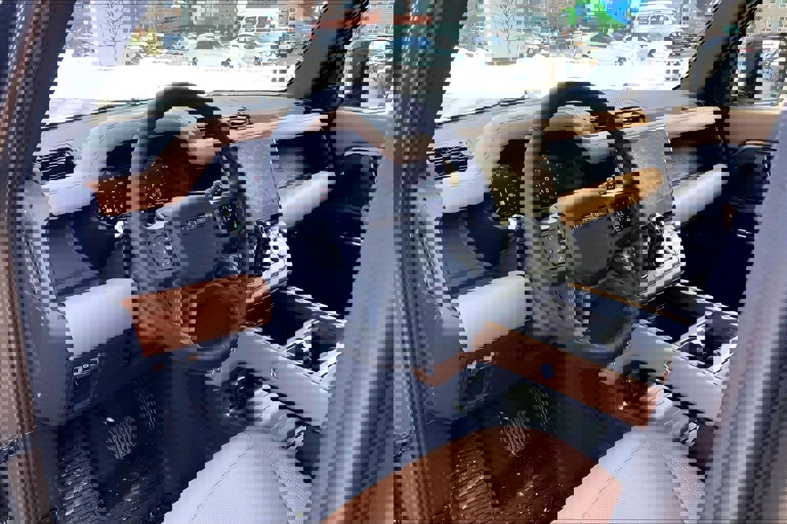 New 2026 Land Rover Defender 110 X-Dynamic SE image 8