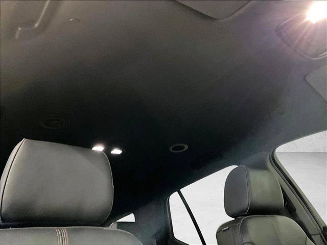 Used 2023 Chevrolet Traverse RS FWD image 17