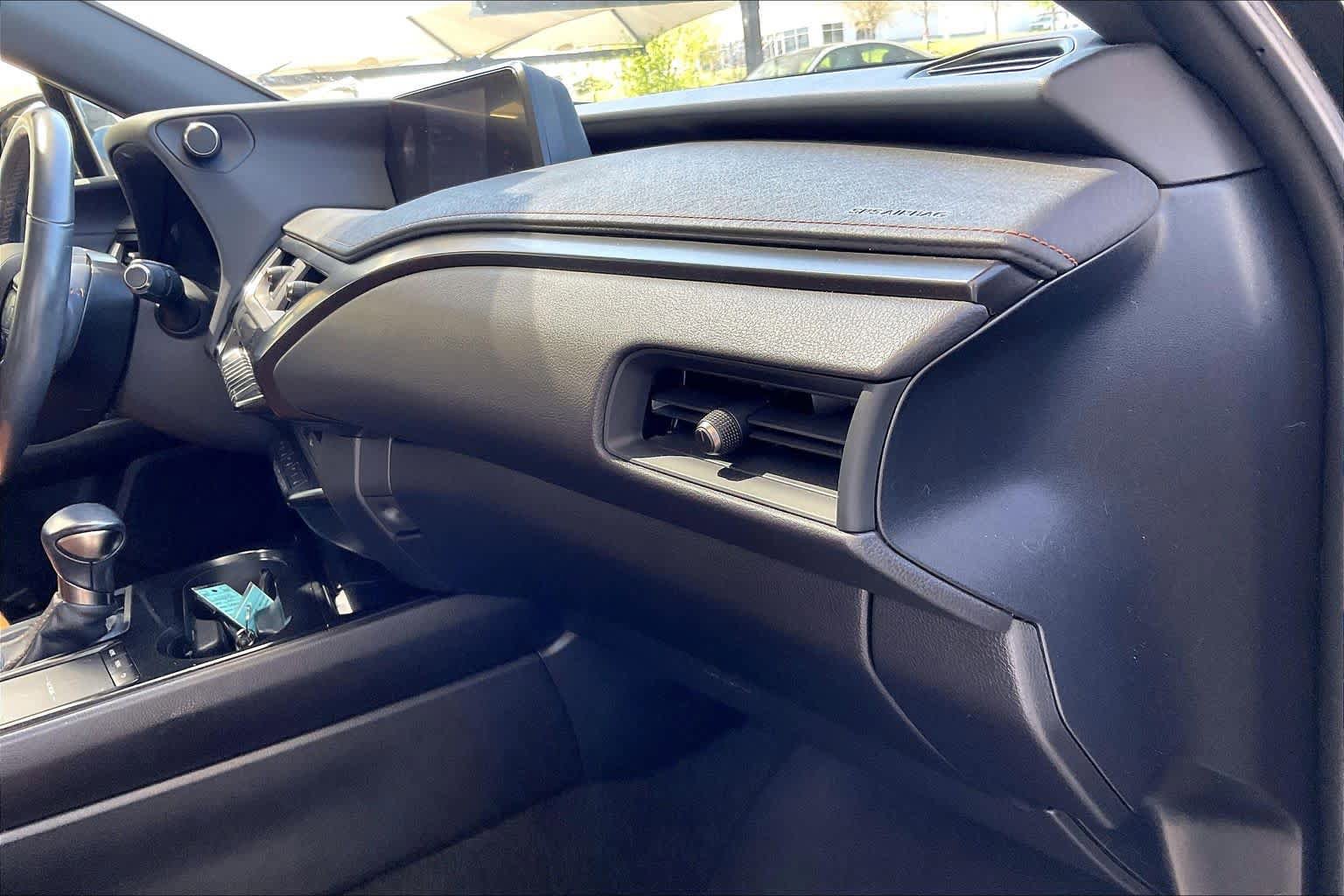 Used 2020 Lexus UX 200 w/ Premium Package image 19