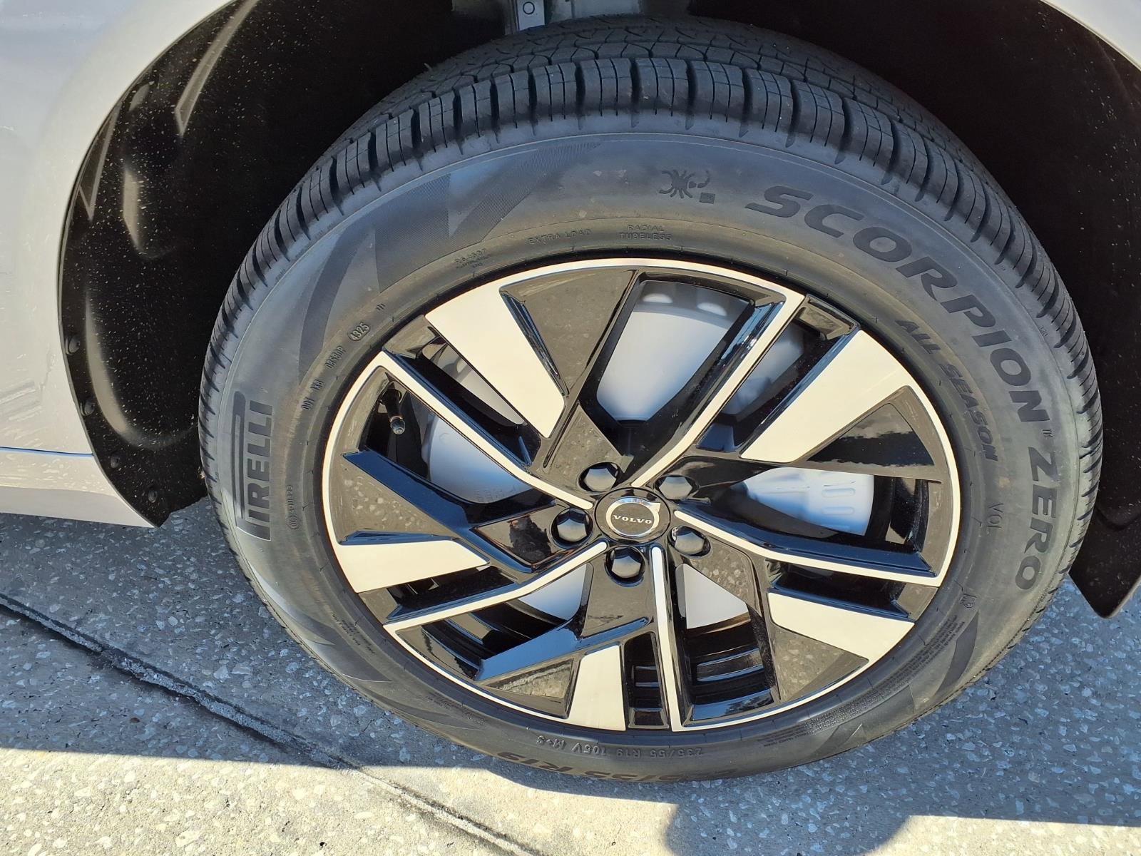 New 2026 Volvo XC60 T8 Core w/ Protection Package Premier image 9