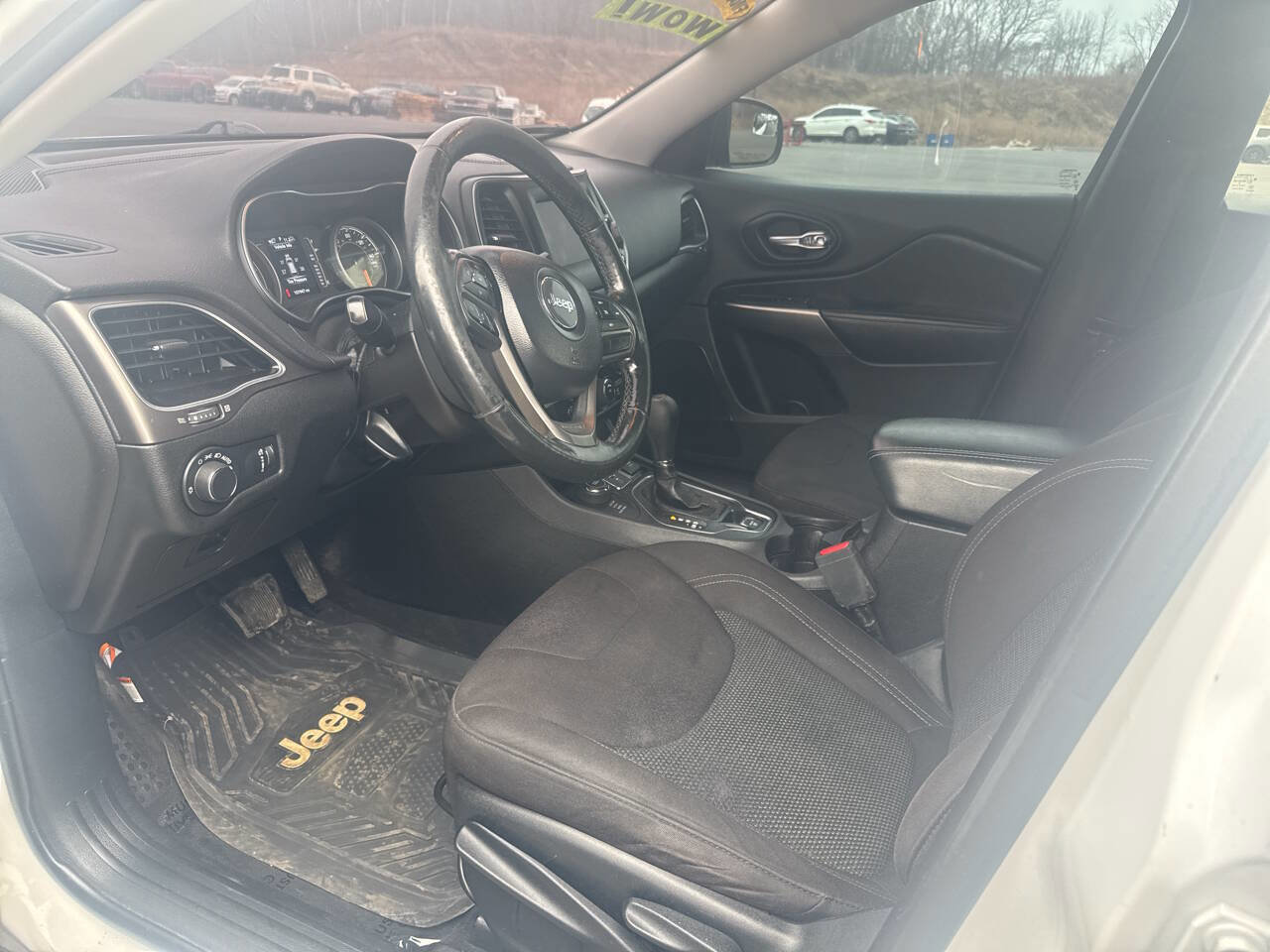 Used 2020 Jeep Cherokee Latitude w/ Cold Weather Group image 13