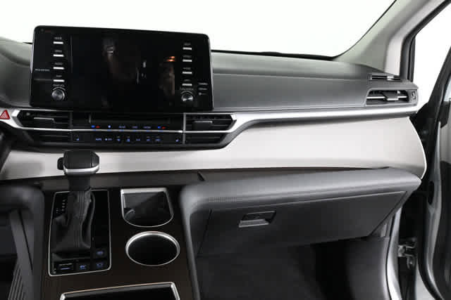 Used 2024 Toyota Sienna XLE image 18
