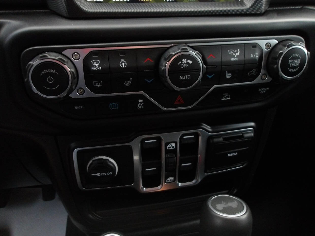 Used 2023 Jeep Wrangler Unlimited Sahara w/ Cold Weather Group AWD/4WD image 14
