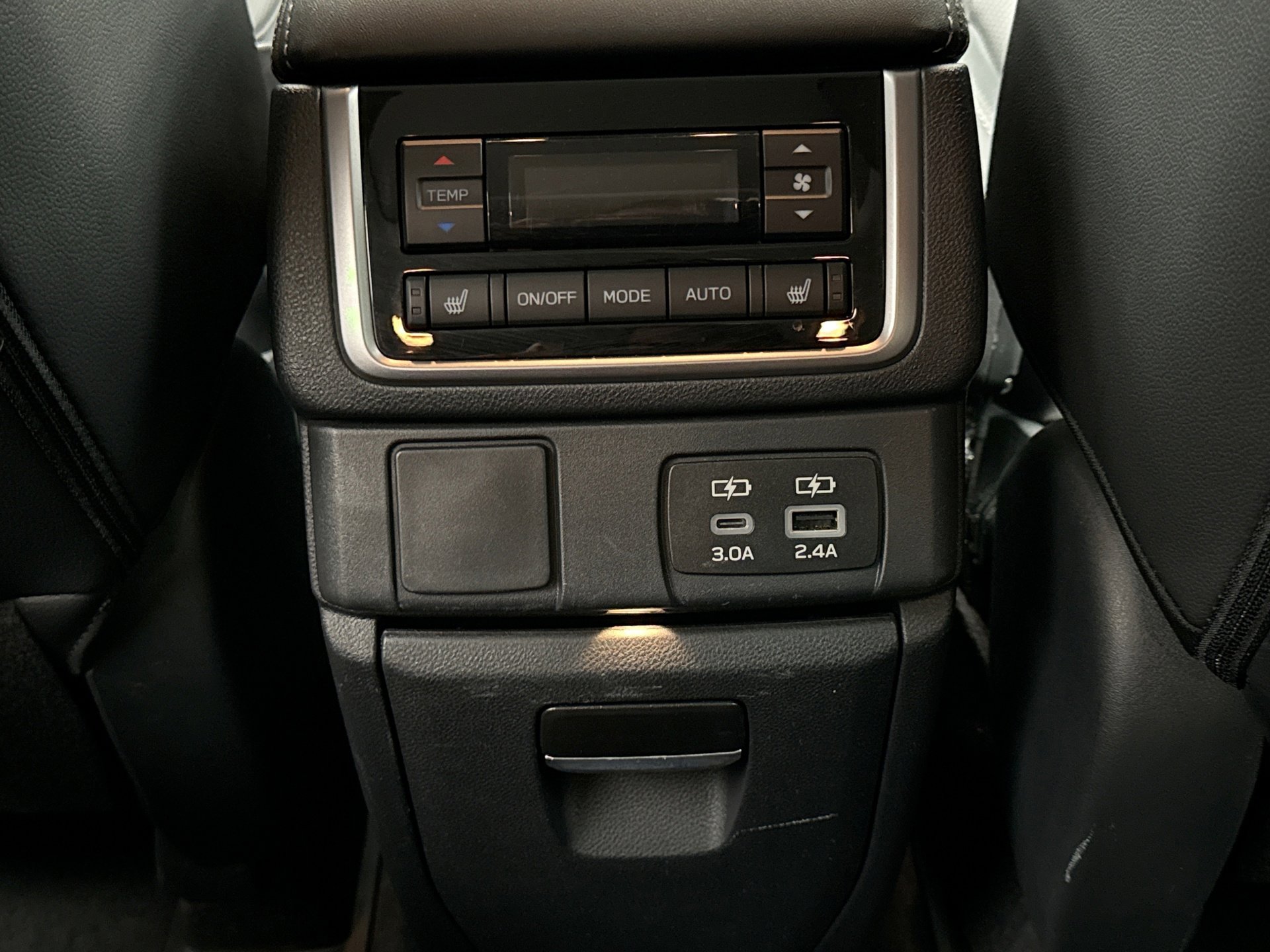 Used 2024 Subaru Ascent Limited w/ Technology Package AWD/4WD image 21