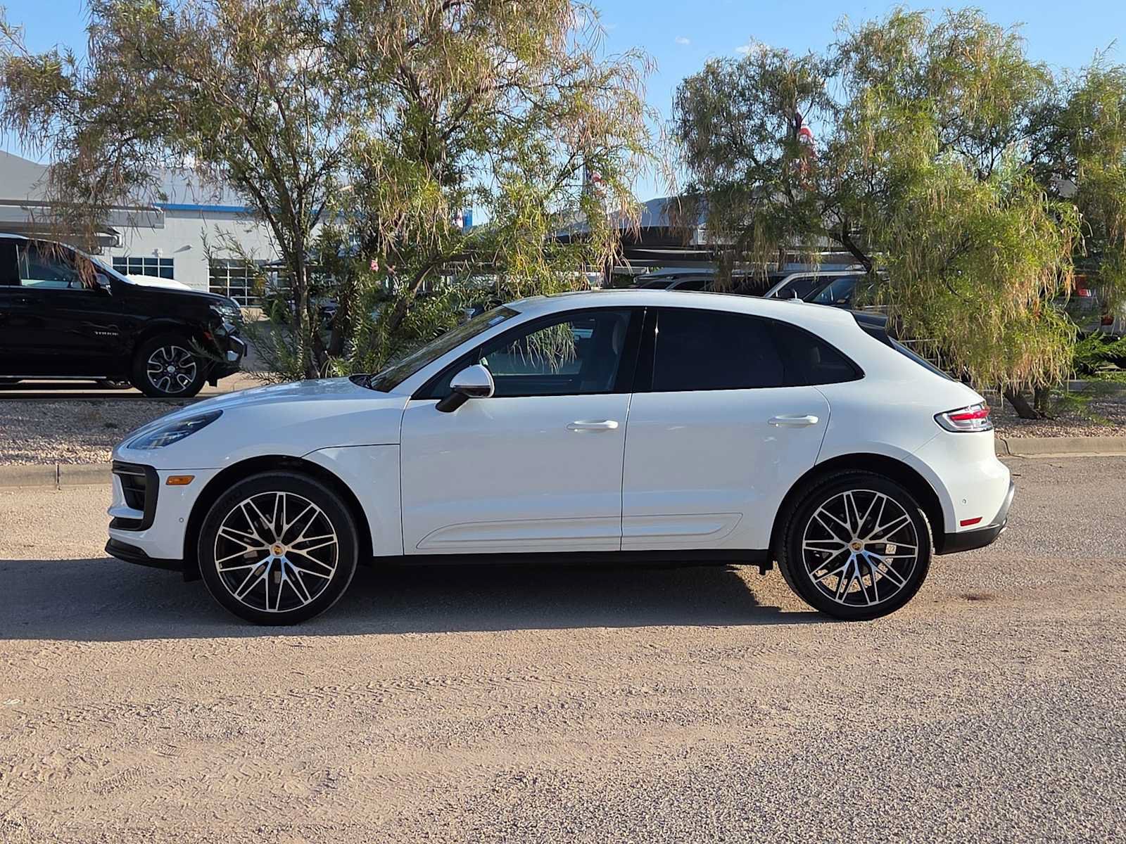 Used 2022 Porsche Macan AWD/4WD image 5