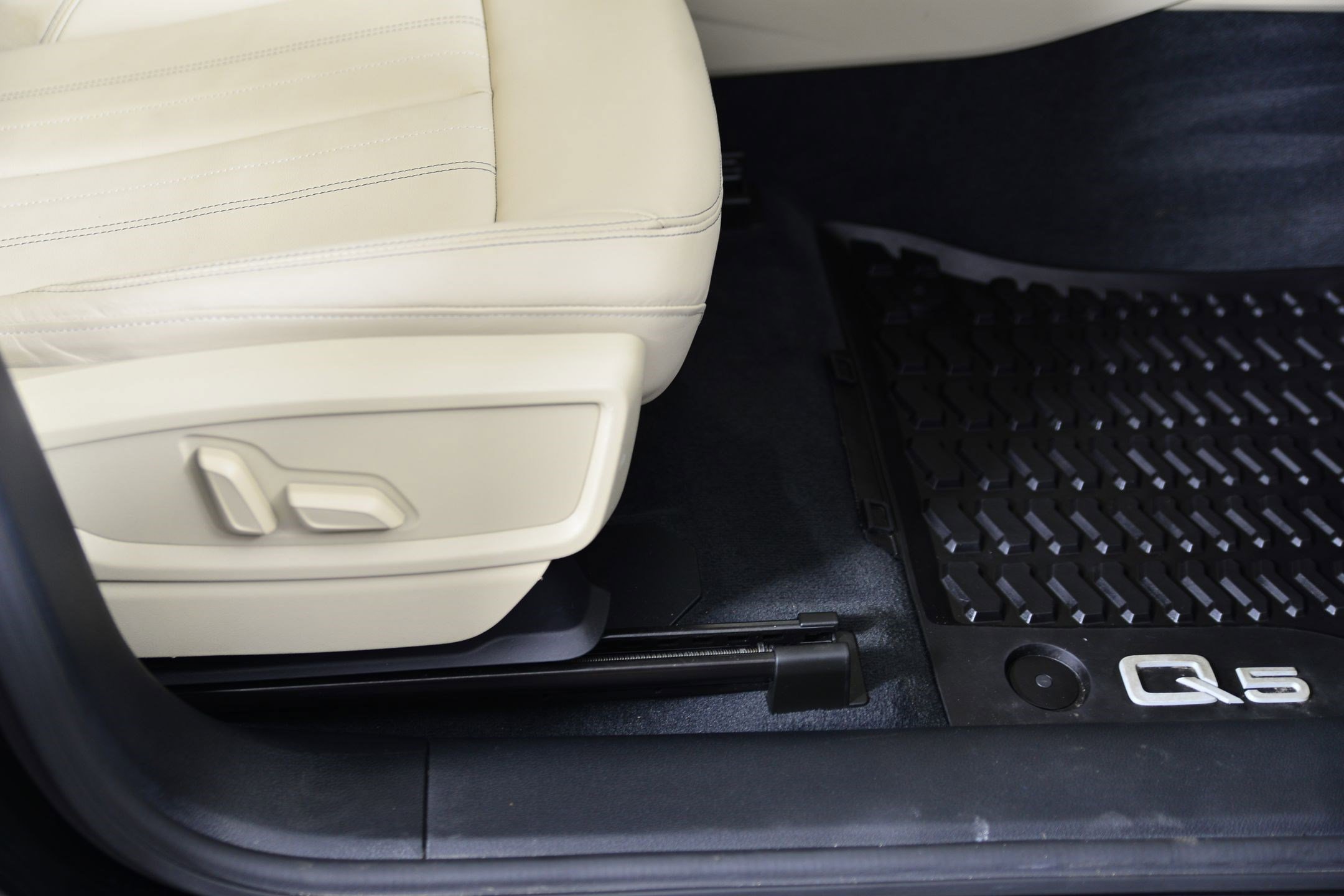 Certified 2025 Audi Q5 2.0T Premium image 10