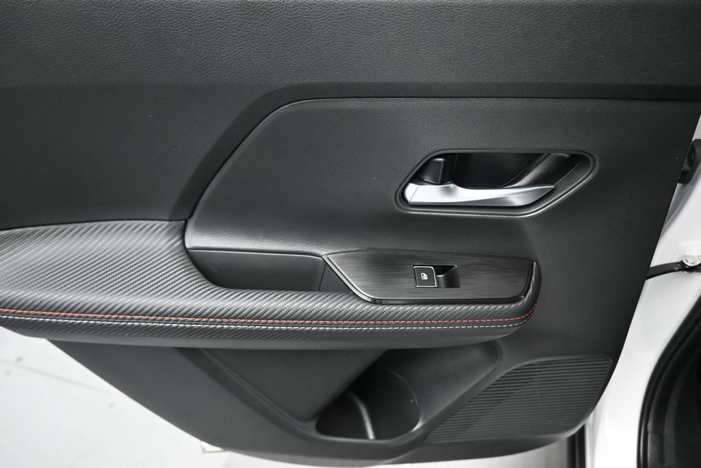 Used 2025 Nissan Kicks SR FWD image 29