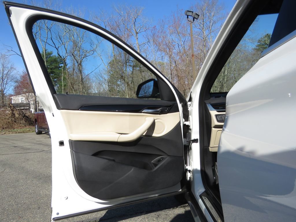 Used 2018 BMW X1 xDrive28i image 9