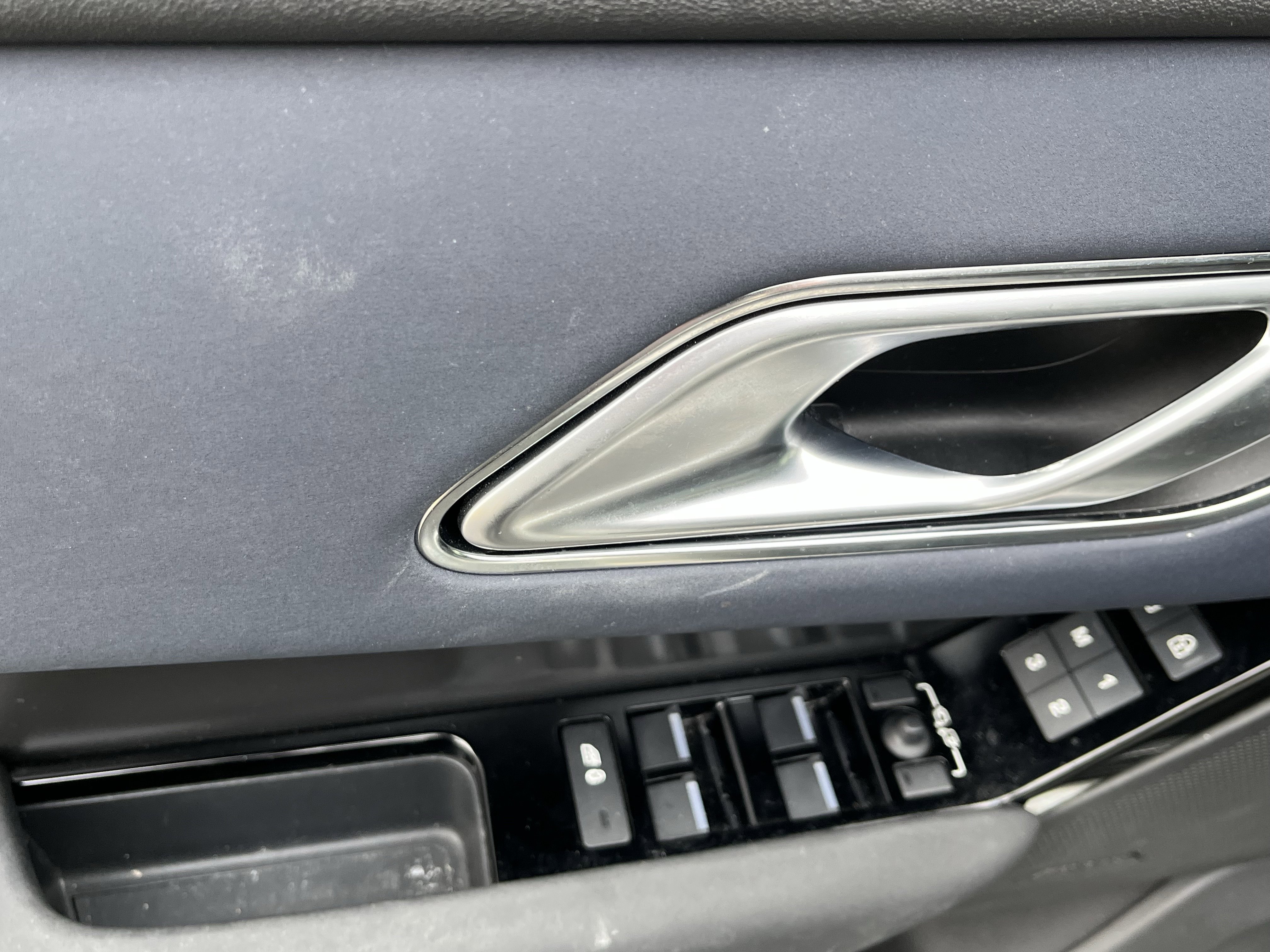 Used 2024 Land Rover Range Rover Velar Dynamic SE image 15