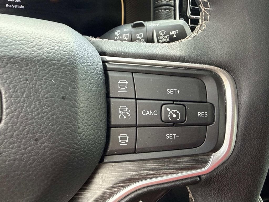 Used 2024 Jeep Wagoneer L Series II image 41