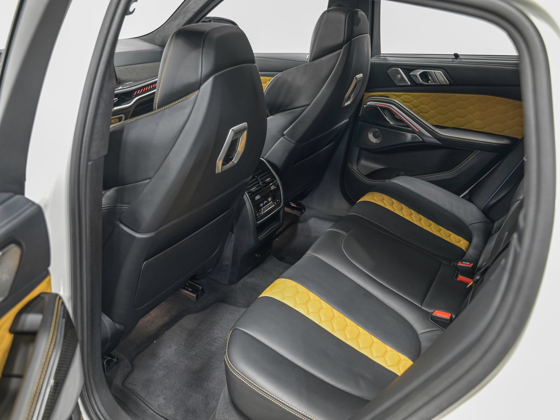 Used 2024 BMW X6 M Competition w/ Executive Package AWD/4WD image 27