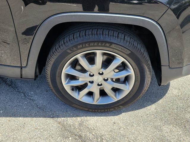 Used 2018 Jeep Cherokee Limited w/ Technology Group image 7