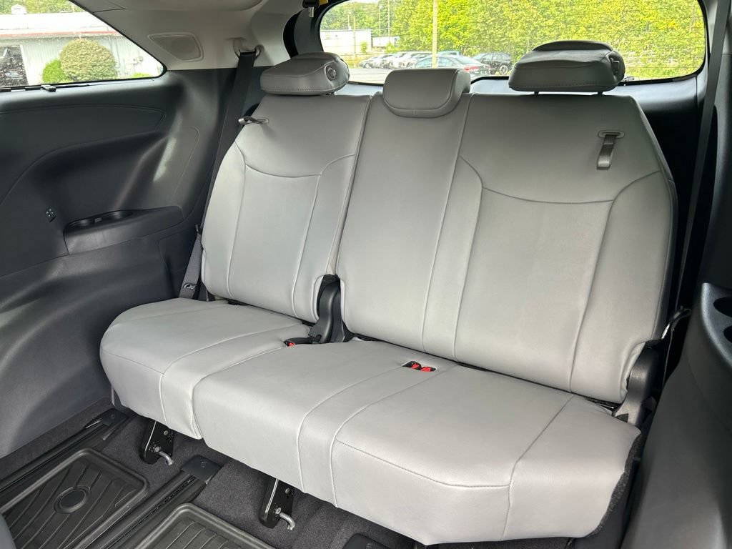 New 2026 Toyota Sienna XLE AWD/4WD image 28