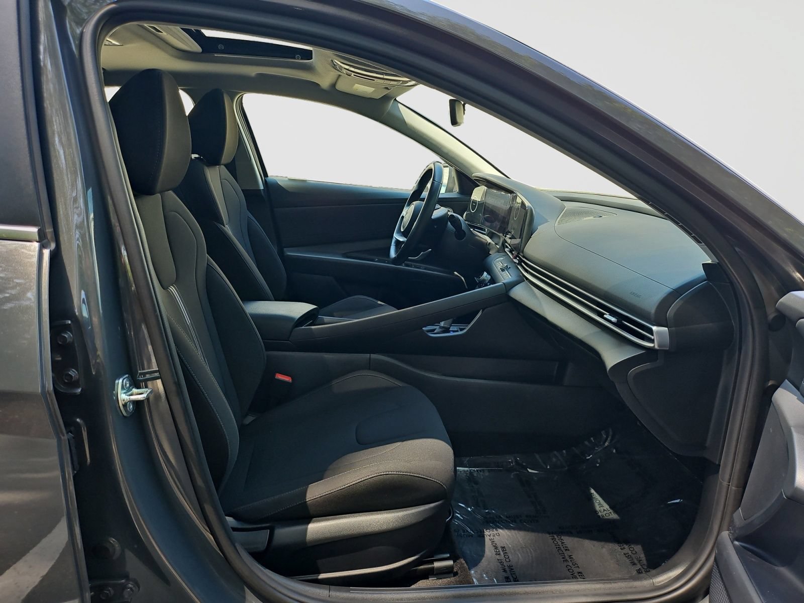 Used 2025 Hyundai Elantra SEL FWD image 17