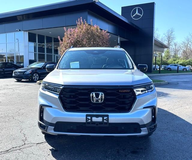 Used 2025 Honda Pilot TrailSport image 3
