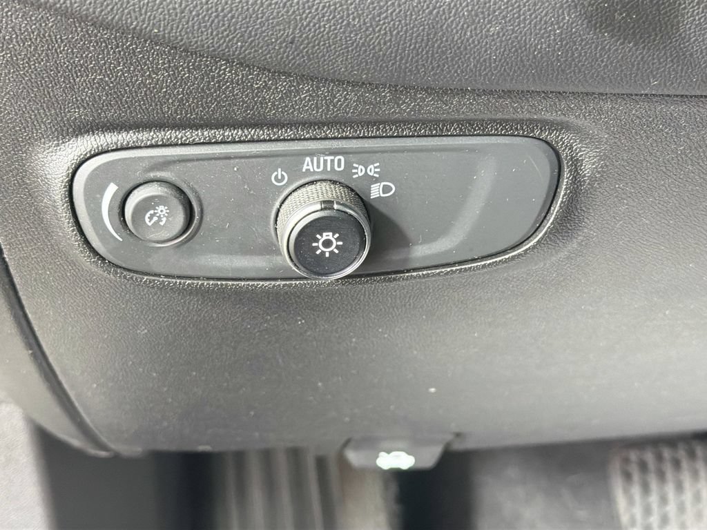 Used 2019 Chevrolet Equinox LT w/ Sun & Navigation Package AWD/4WD image 12
