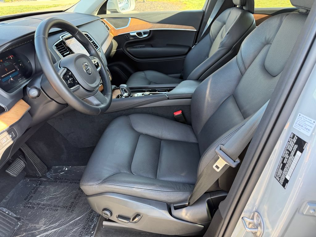 Used 2025 Volvo XC90 T8 Plus w/ Protection Package Premier AWD/4WD image 4